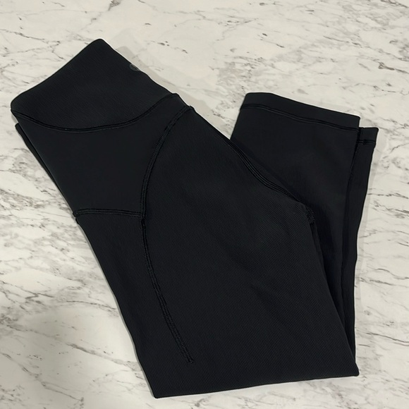 Lululemon Ribbed Contoured High Rise Crop *17" - Picture 3 of 8